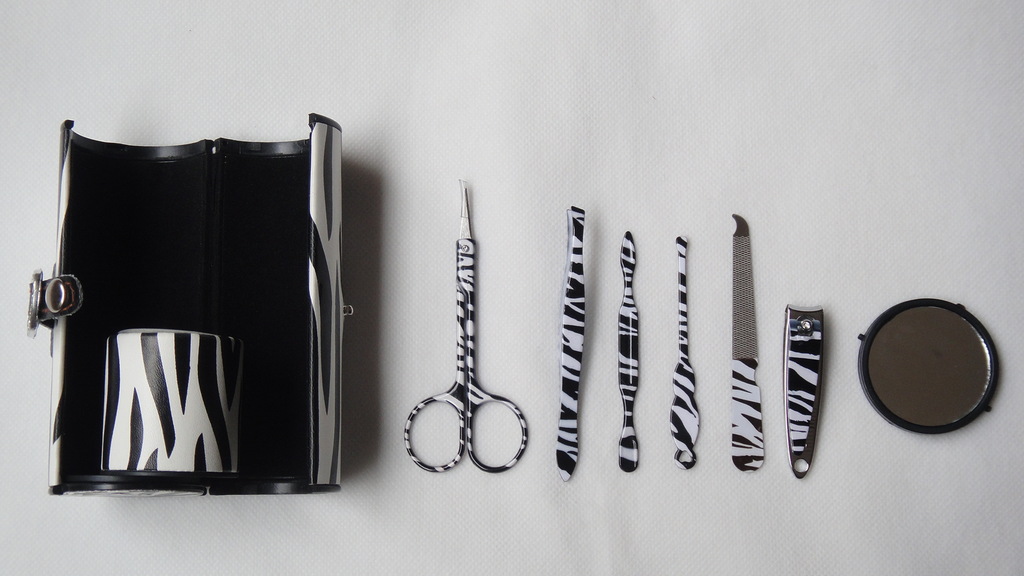 7 pieces with mirror all zebra print beauty set, nail clippers set, manicure tool set