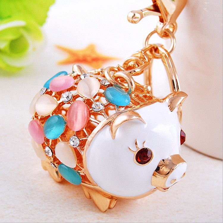 Crystal pig car keychain women’s bag pendant metal keychain ring small gift