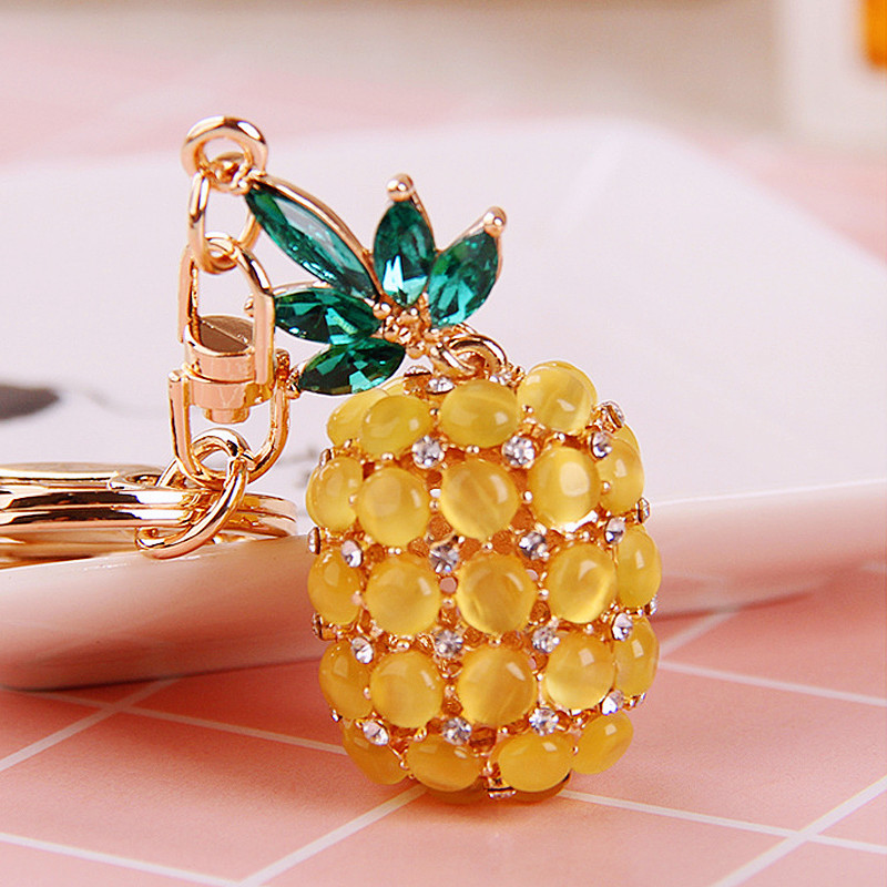 Crystal pineapple fruit keychain women’s bag pendant metal keychain ring small gift
