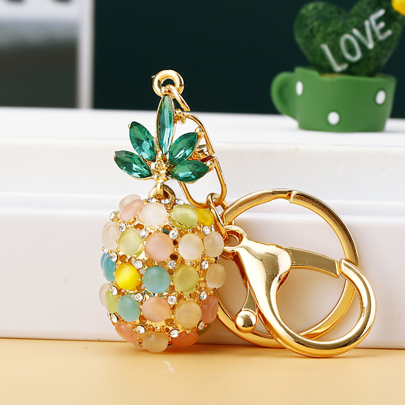 Crystal pineapple fruit keychain women’s bag pendant metal keychain ring small gift